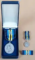 The 2000 commemorative medal