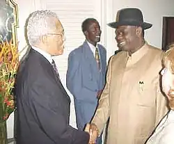 Diepreye Alamieyeseigha (right) with U.S. Ambassador to Nigeria Howard F. Jeter (left), July 6, 2001