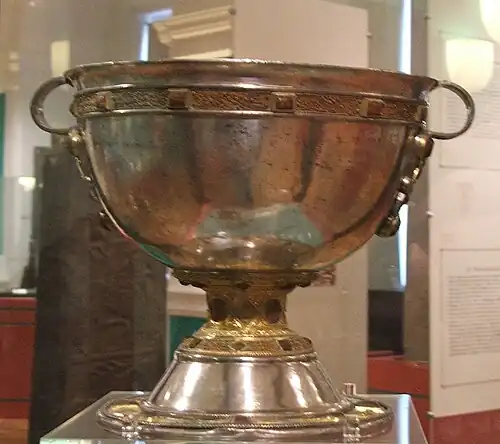 Derrynaflan Chalice, 8th- or 9th-century. Part of the Derrynaflan Hoard found in 1980 near Killenaule, County Tipperary.[39]