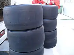 Slick tyres