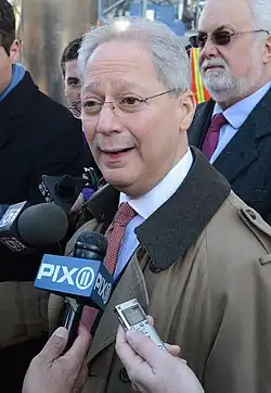 Fernando Ferrer ('04), former chairman of Metropolitan Transportation Authority[87]