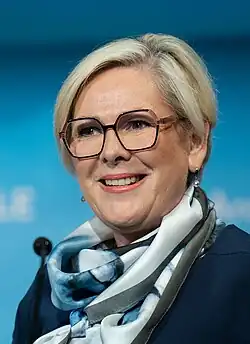 Headshot of Tómasdóttir giving a presentation