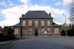 Les Bon Villiers town hall