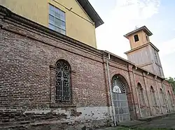 Side façade