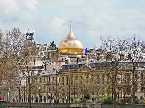 The dome of Holy Trinity seen from the neighbourhood