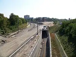 A flying junction located south of the tunnel separates tracks to the south from those to the east (construction phase, 2009).