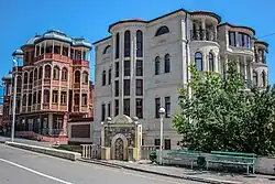 Luxuriere houses