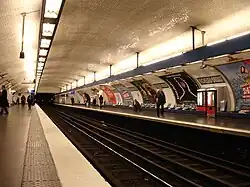 Line 8 platforms at Richelieu–Drouot