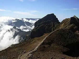 A cloud layer around Pico das Torres