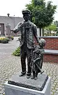 Pintenwipper statue, Martinusplein Dommelen