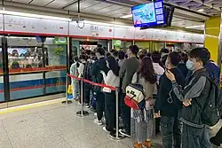 Line 5 platform 2 during peak hours