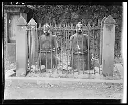 The befouled statues of Moqi Xie and Zhang Jun (1919)