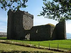 Photo of a ruinous castle