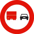 R-306 No overtaking by heavy goods vehicles